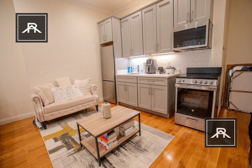 Building Photo - 901 Beacon St