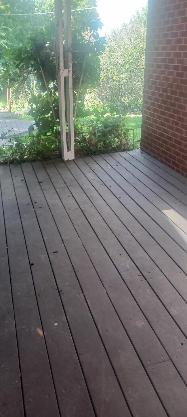 Primary Photo - 294 S Dewey Ave