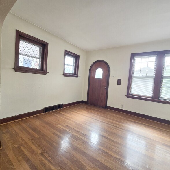 Building Photo - 3529 Lawn Ave