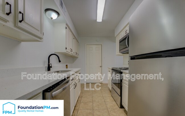 Building Photo - 3814 Selden Cove