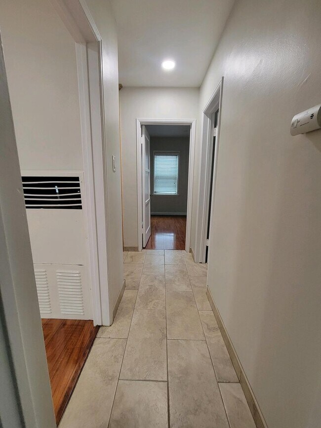 Building Photo - 2221