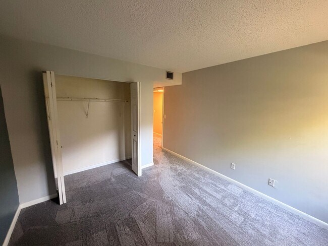 Building Photo - 7 Castania Ct