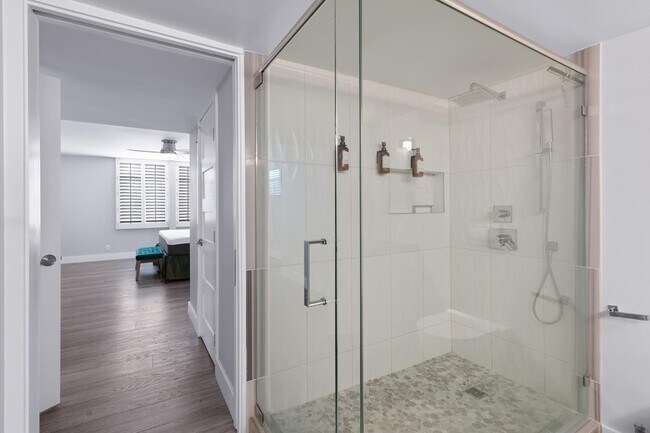 Building Photo - 6502 N Central Ave