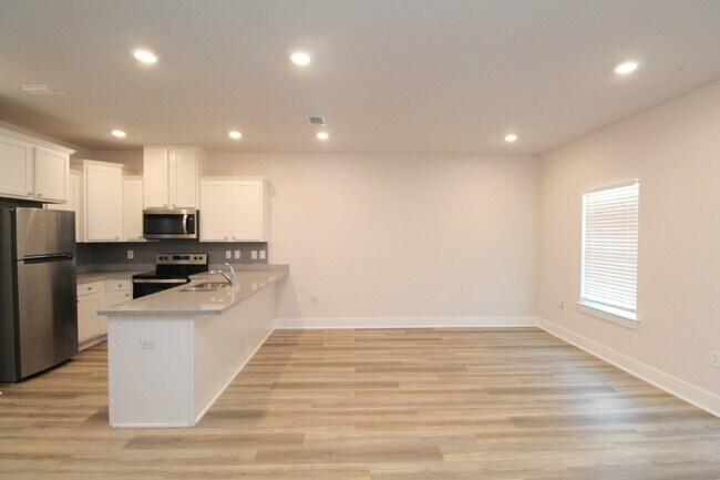Building Photo - Nature Creek 3BD Townhome w/ Garage, Pool ...