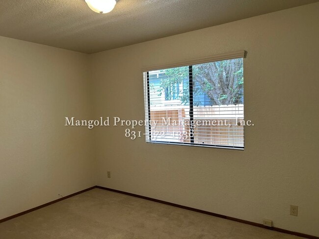 Building Photo - Charming 2-Bed, 1.5-Bath  Multi-Level Home...
