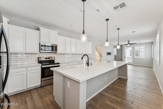 Building Photo - 1731 E Chelsea Ln