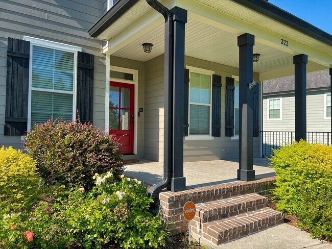 Building Photo - Estate STYLE home with pool and basement i...