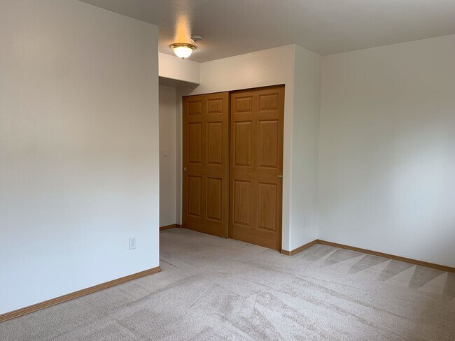 Building Photo - Split Level 4-bedroom, 3-bathroom Home in ...
