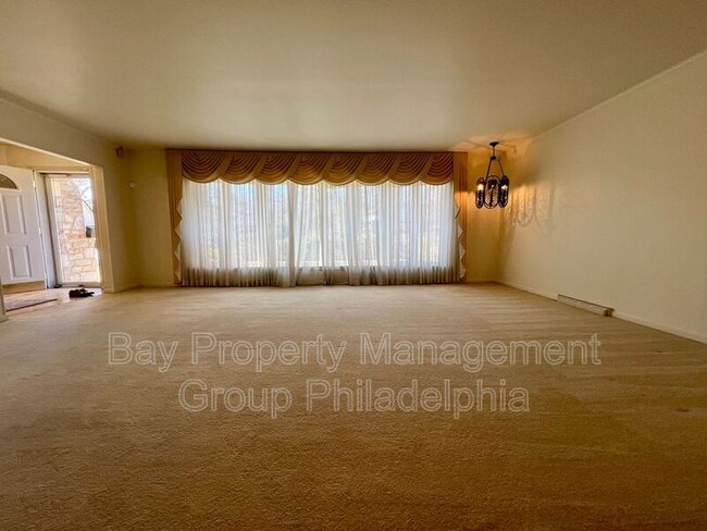 Building Photo - 303 Hedgerow Ln