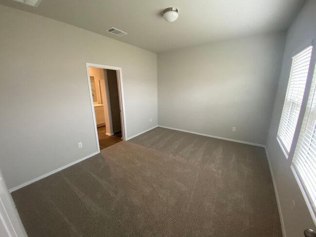 Building Photo - Brand New 3 Bed, 2 Bath in Maxwell!