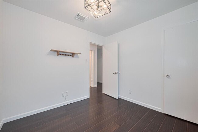Building Photo - 3407 Hillstone Dr