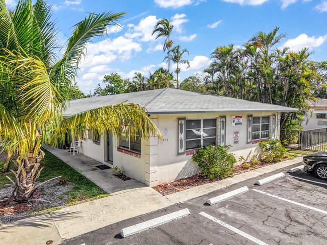 Building Photo - 711 SE 15th St