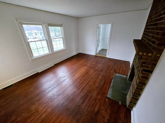 Building Photo - Charming 3-Bedroom Rental Home in Burlingt...