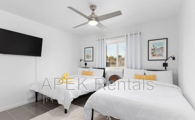 Building Photo - 2241 E Finley Rd