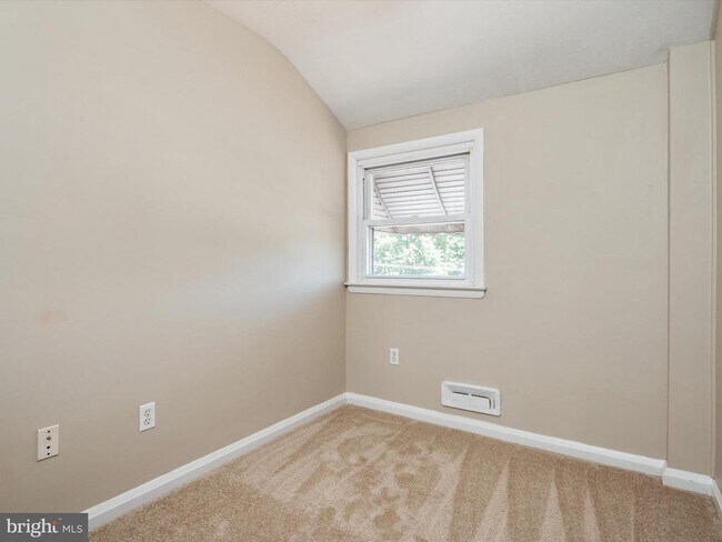 Building Photo - 3308 Wallford Dr