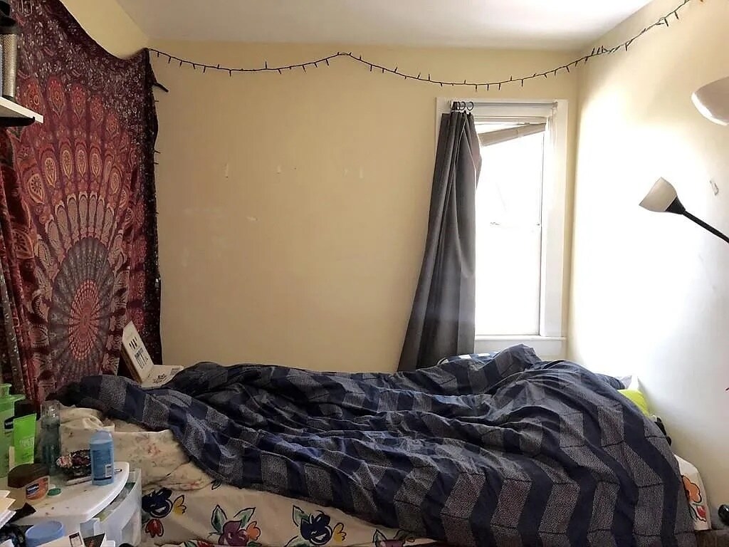 Building Photo - 216 Columbia St