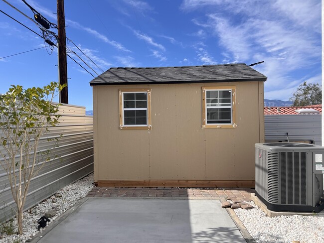 Building Photo - 9762 Palm Dr