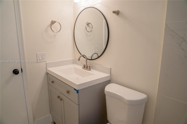 Building Photo - 615 NE 26th St