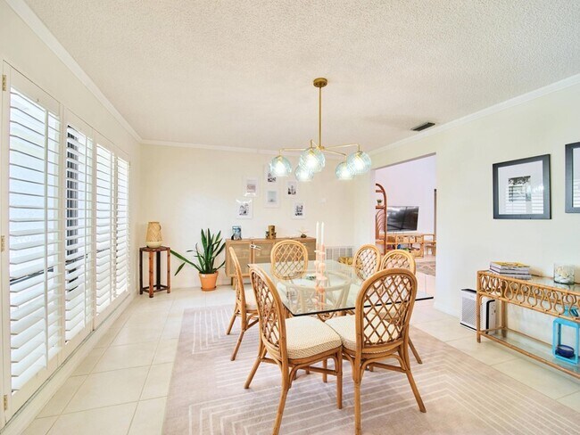 Building Photo - 2281 SW Starling Dr