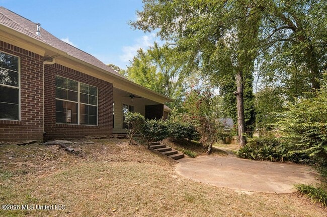 Building Photo - 102 Avery Forest