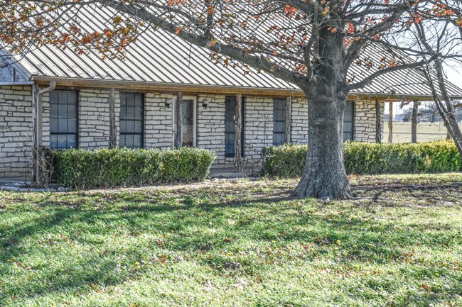 Building Photo - 2 Bedroom 2 Bath Country home in Chico