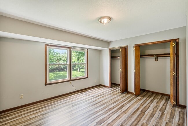 Building Photo - 2834 SE Glenside Ct