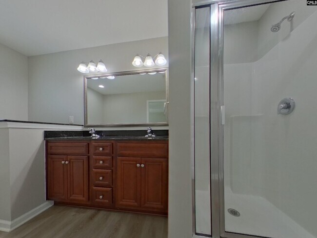 Building Photo - 313 Fairford Rd