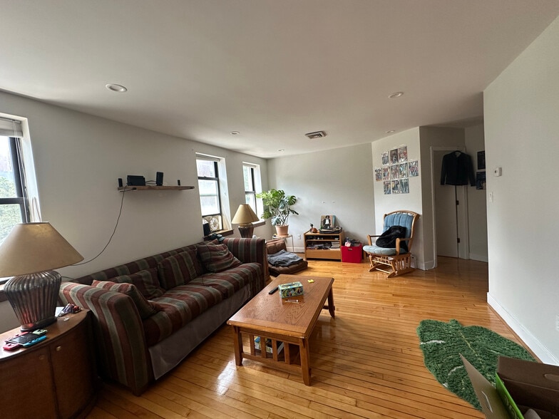 Building Photo - 100 Riverway