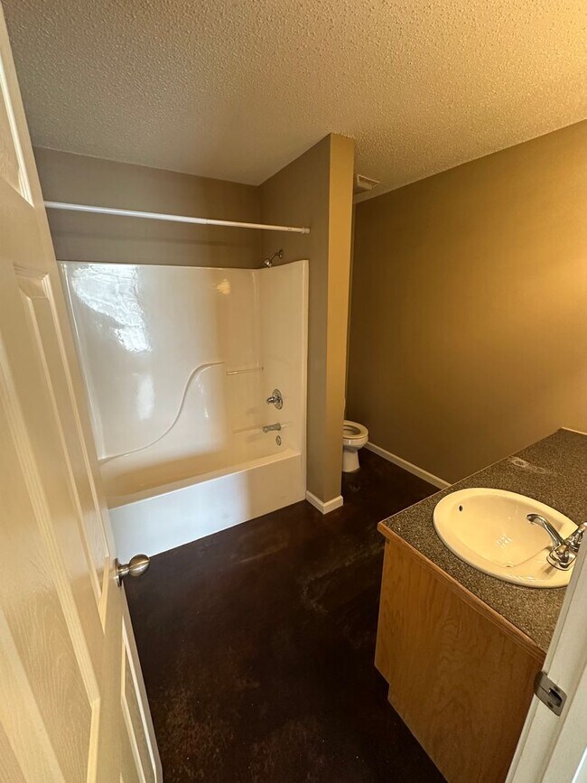 Building Photo - 2008 Jackman St