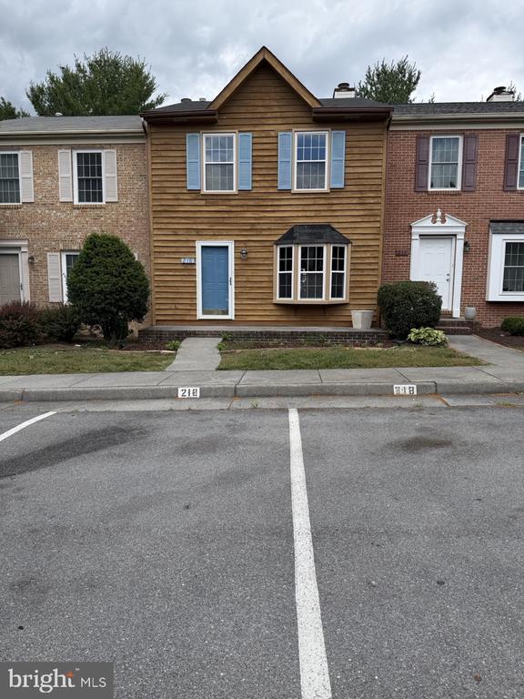 Building Photo - 218 Tudor Dr