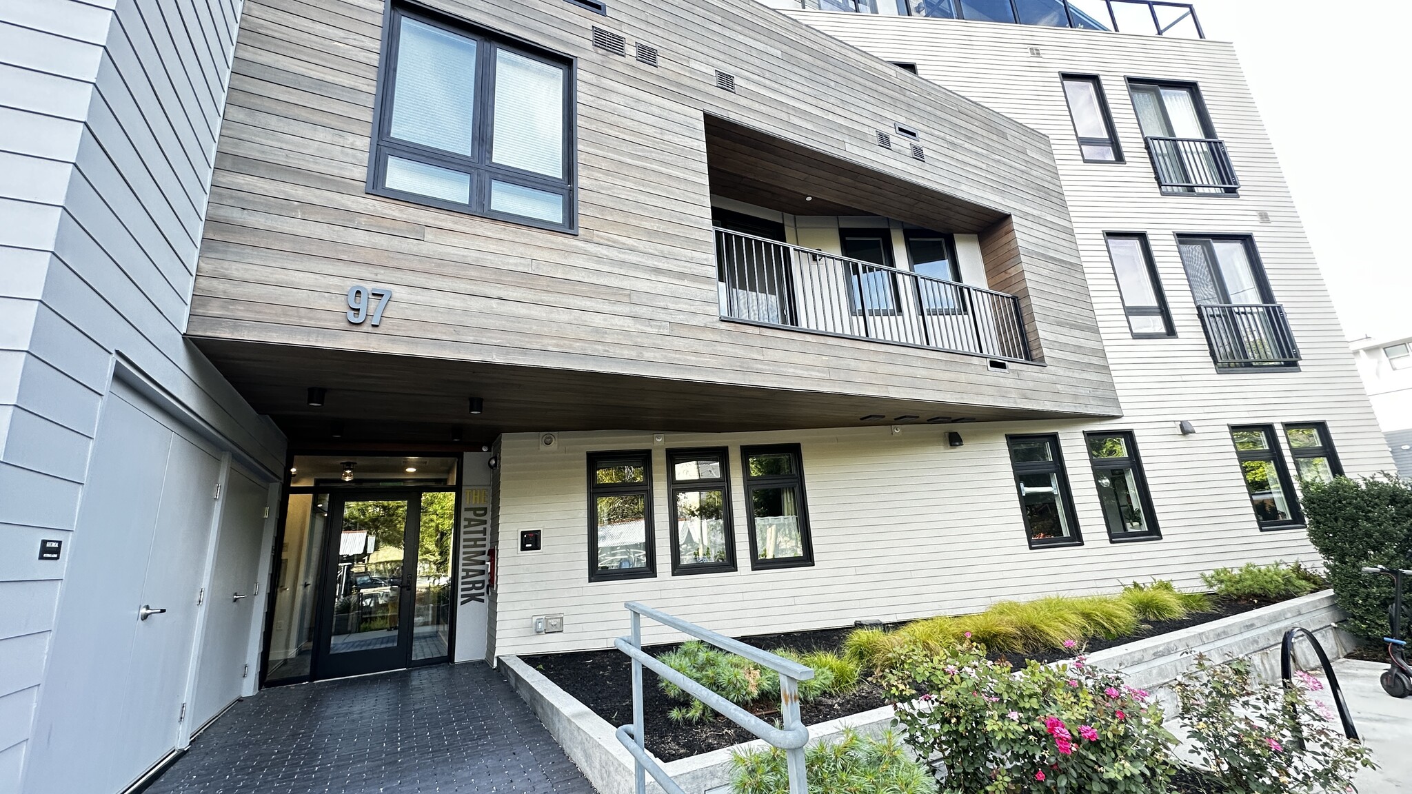 Building Photo - 97 Elmwood St