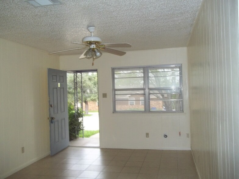 Building Photo - 913 Dryden Ave