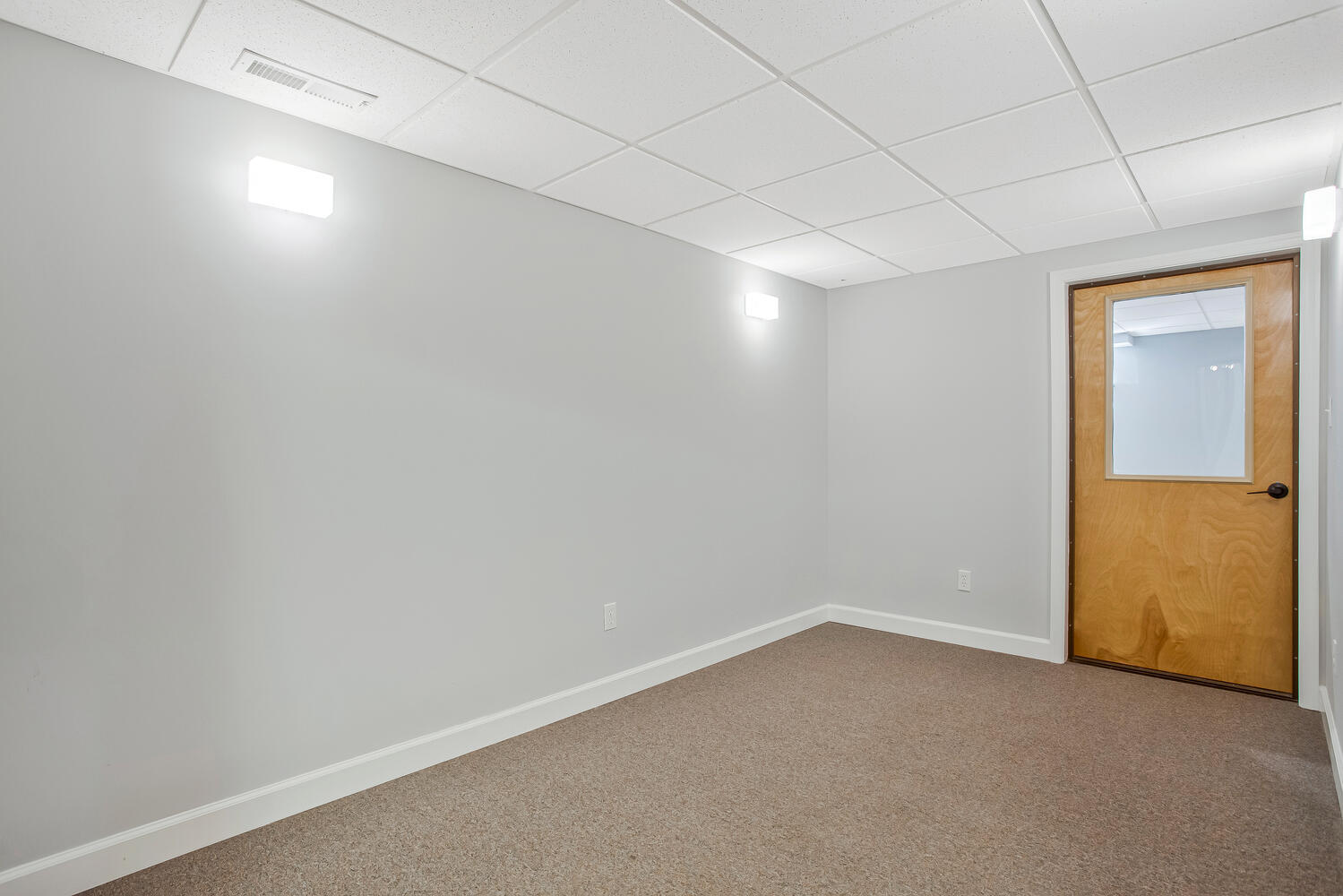 Building Photo - 1408 Damsel Ln