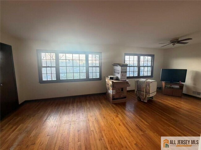 Building Photo - 575 Allgair Ave