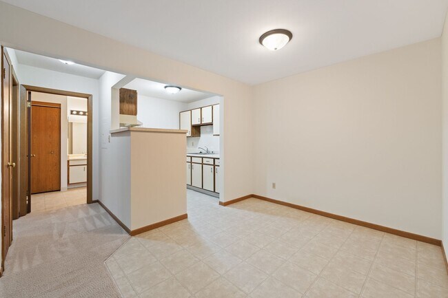 Building Photo - Upper 1 Bedroom 1 Bathroom Apartment Available