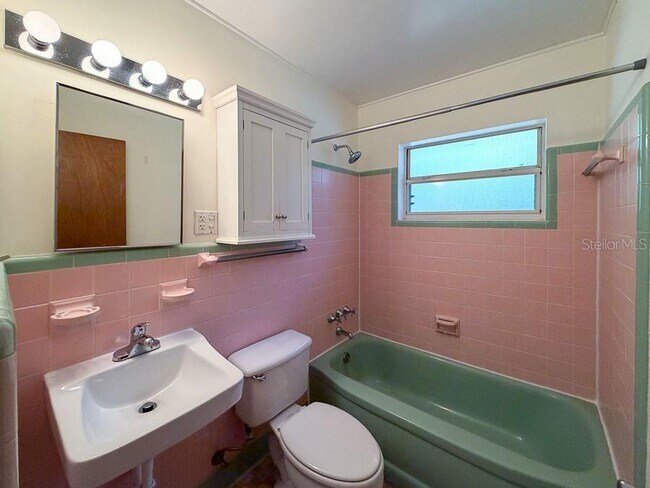 Building Photo - 3027 NW 1st Ave