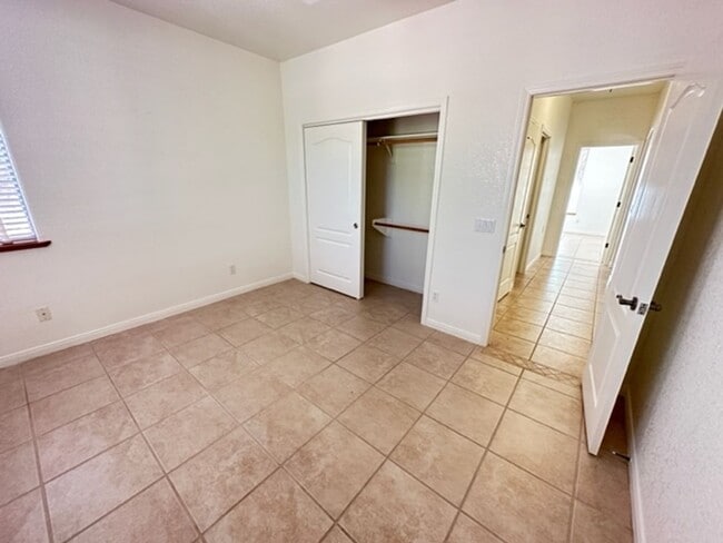 Building Photo - HOUSE - VILLAGE OF OAK CREEK