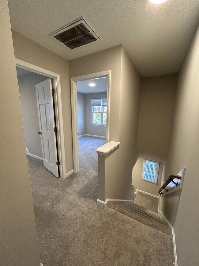 Building Photo - 6528 Thetford Ct