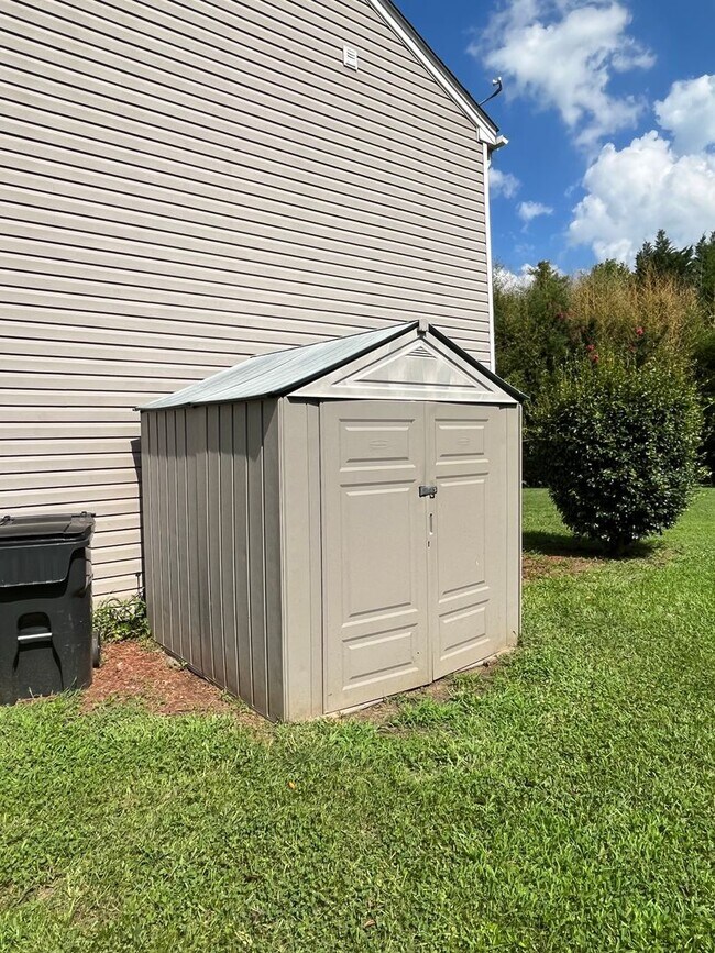 Building Photo - 10410 Pickerel Ln