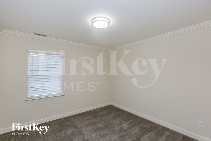 Building Photo - 215 Parkwood Dr NW