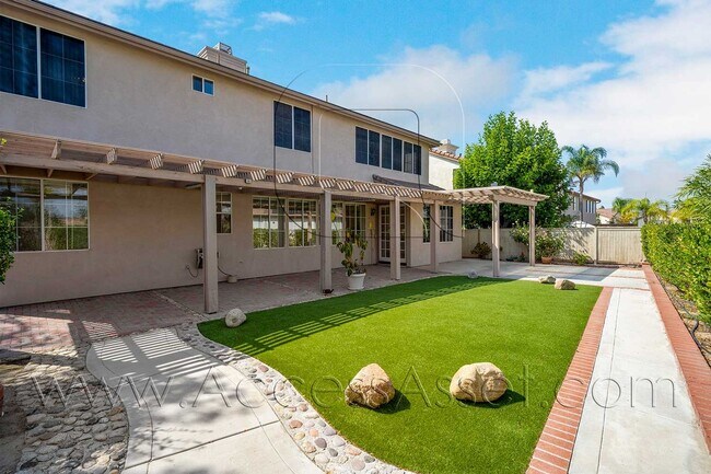 Building Photo - Huge 5 Bed/ 3.5 Bath Home In Desirable Gated Rancho Madera community In Temecula!