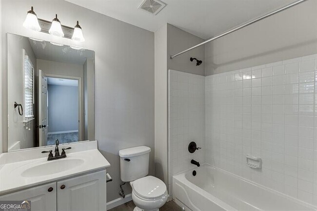 Building Photo - 1795 Lake Heights Cir