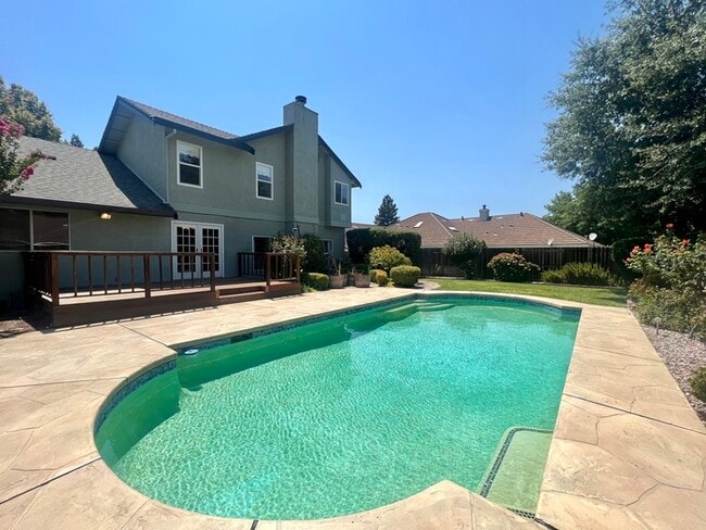 Building Photo - 1305 Manzano Way