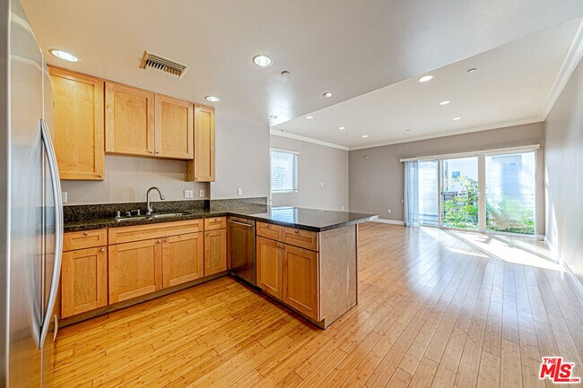 Building Photo - 3061 W 12th Pl