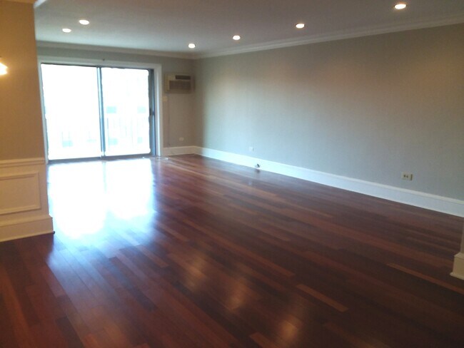 living room - 401 S Grove Ave