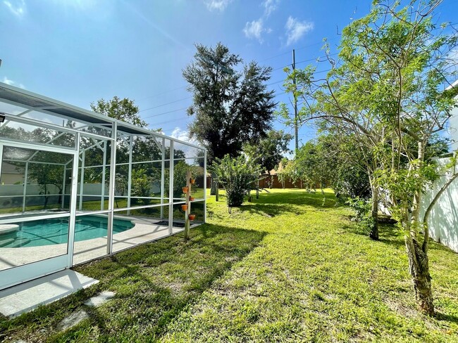 Building Photo - Gorgeous 3/2 Pool Home in Apopka's Parkside at Errol Estate!