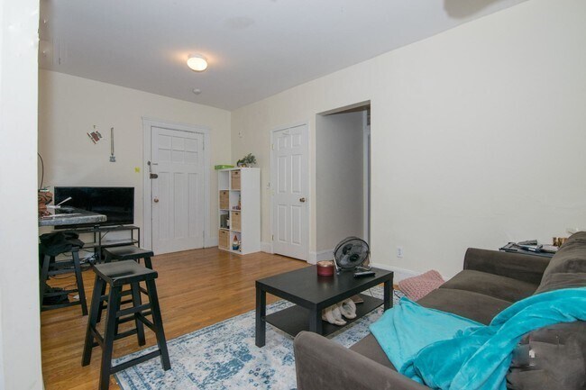 Building Photo - 60 Egmont St