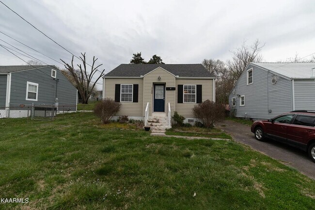 Building Photo - Updated North Knoxville Gem | Massive Fenced Yard & Prime Location!