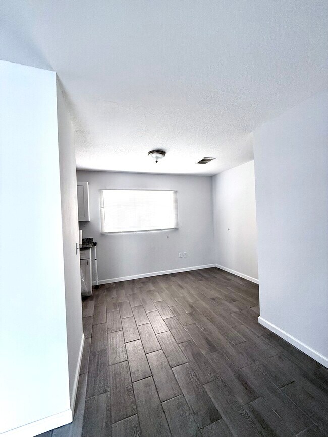 Building Photo - 420 San Gabriel St