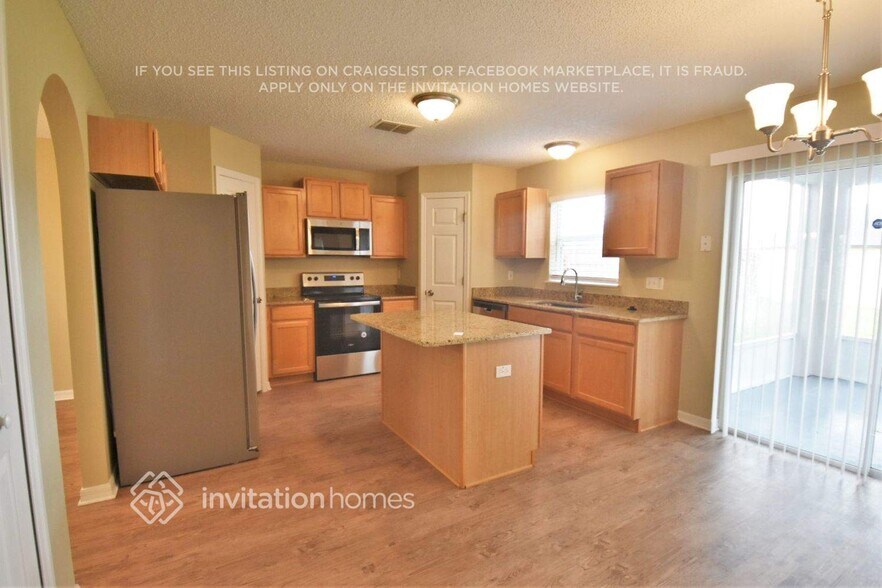 Building Photo - 3876 La Flor Dr